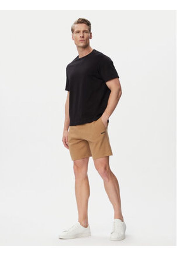 BOSS Szorty sportowe Waffle 50535884 Beżowy Regular Fit. Kolor: beżowy. Materiał: syntetyk. Styl: sportowy