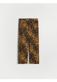 Reserved - Spodnie w zwierzęcy wzór - wielobarwny. Materiał: bawełna, materiał. Wzór: motyw zwierzęcy #1