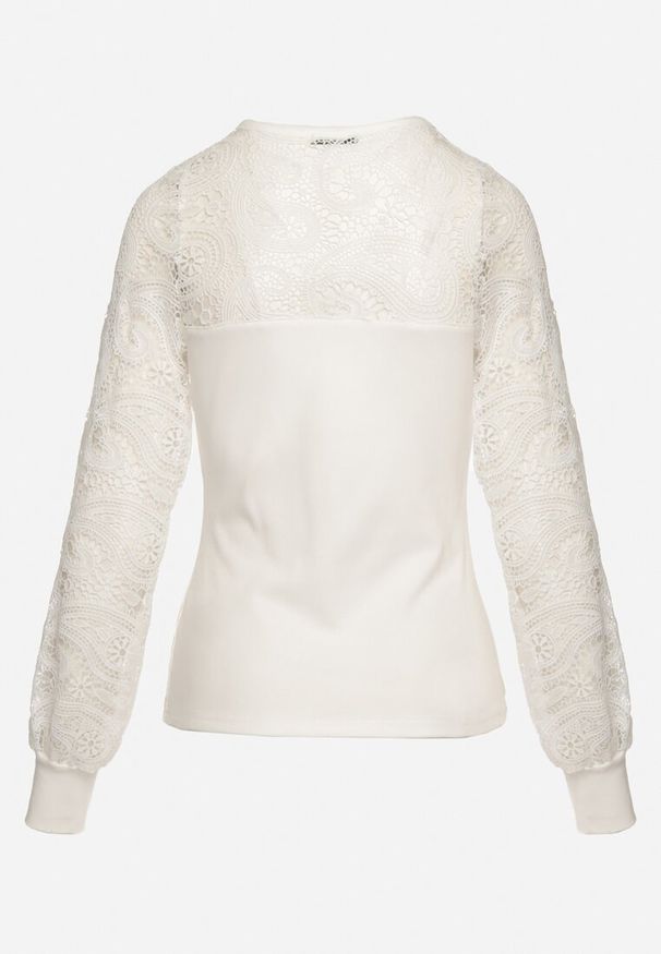 Born2be - Biała Bawełniana Bluzka z Koronkową Górą z Ażurowym Wzorem Ravani. Okazja: na randkę. Kolor: biały. Materiał: bawełna, koronka. Wzór: ażurowy. Styl: elegancki, klasyczny