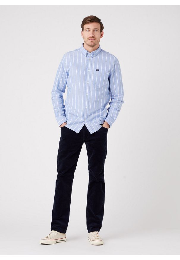 Wrangler - WRANGLER GREENSBORO MĘSKIE SPODNIE SZTRUKSOWE NAVY W15QA2114 112319949. Materiał: sztruks