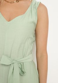 Born2be - Jasnozielony Wiskozowy Kombinezon na Ramiączkach z Materiałowym Paskiem i Gumkami w Talii Zadia. Kolor: zielony. Materiał: materiał, wiskoza. Długość rękawa: na ramiączkach #2