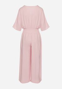 Born2be - Jasnoróżowy Kopertowy Kombinezon z Gumką w Talii i Szerokimi Nogawkami Vimashea. Okazja: na co dzień. Kolor: różowy. Styl: elegancki, casual #5