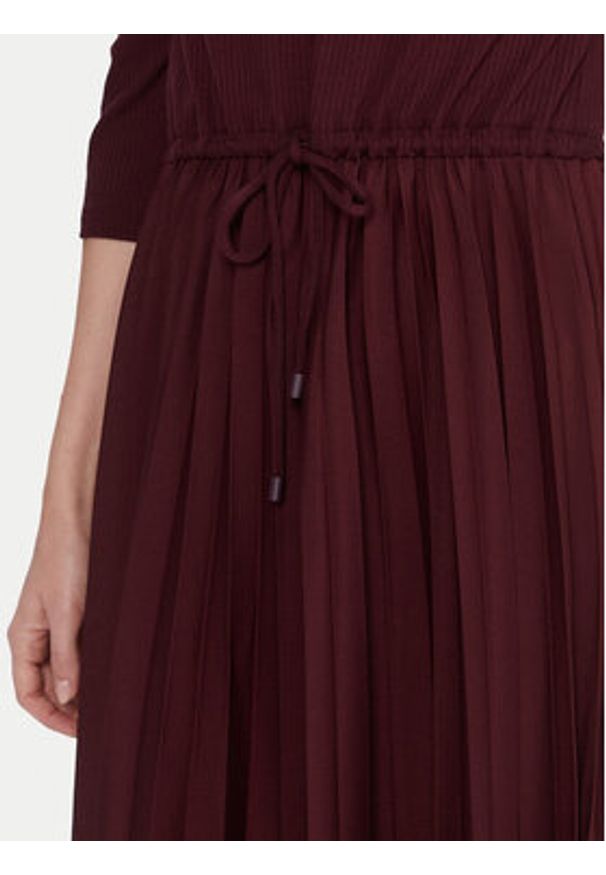 TOMMY HILFIGER - Tommy Hilfiger Sukienka codzienna WW0WW46138 Bordowy Slim Fit. Okazja: na co dzień. Kolor: czerwony. Materiał: wiskoza. Typ sukienki: proste. Styl: casual