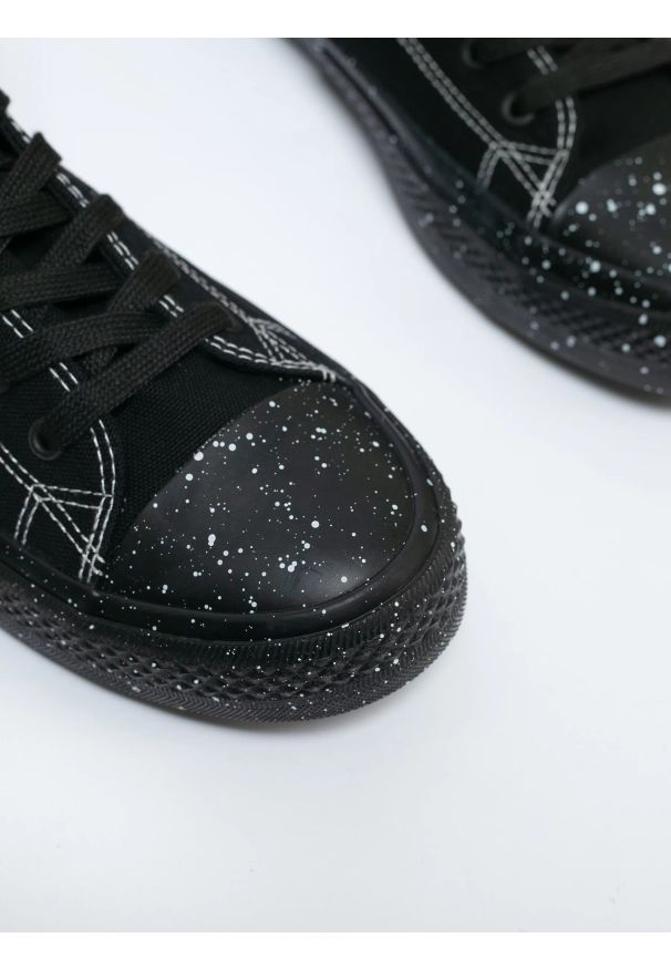 Big-Star - Trampki męskie wysokie czarne LL174022 906. Kolor: czarny. Materiał: guma. Szerokość cholewki: normalna. Wzór: jednolity. Styl: klasyczny, sportowy