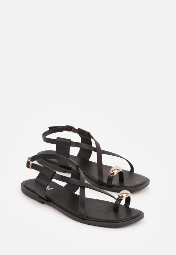 Born2be - Czarne Sandały w Stylu Japonek z Metaliczną Ozdobą Catelin. Zapięcie: sprzączka. Kolor: czarny. Wzór: aplikacja. Styl: elegancki, klasyczny