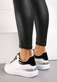 Born2be - Biało-Czarne Sneakersy na Platformie z Metaliczną Wstawką i Brokatowymi Sznurówkami Wuriana. Kolor: biały. Materiał: skóra. Obcas: na platformie #4