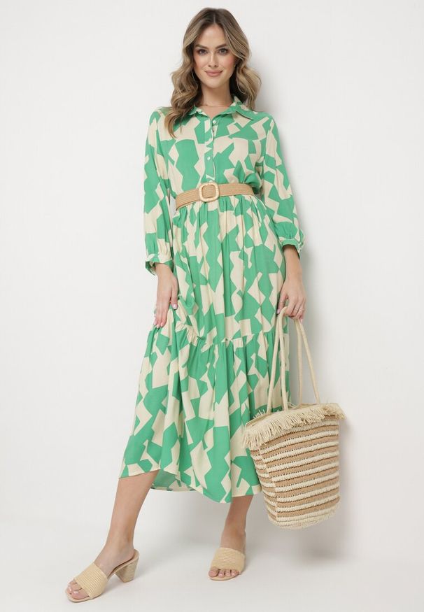 Born2be - Zielono-Beżowa Rozkloszowana Sukienka Maxi Koszulowa z Geometrycznym Wzorem Pholimena. Okazja: na co dzień. Kolor: zielony. Wzór: geometria. Typ sukienki: koszulowe. Styl: casual. Długość: maxi