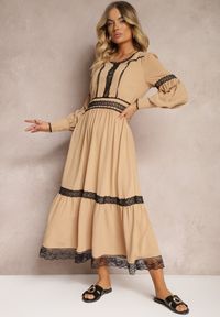 Renee - Beżowa Maxi Sukienka o Rozkloszowanym Kroju z Ozdobną Koronką i Mankietami Kante. Kolor: beżowy. Materiał: koronka. Wzór: koronka. Typ sukienki: rozkloszowane. Długość: maxi #4