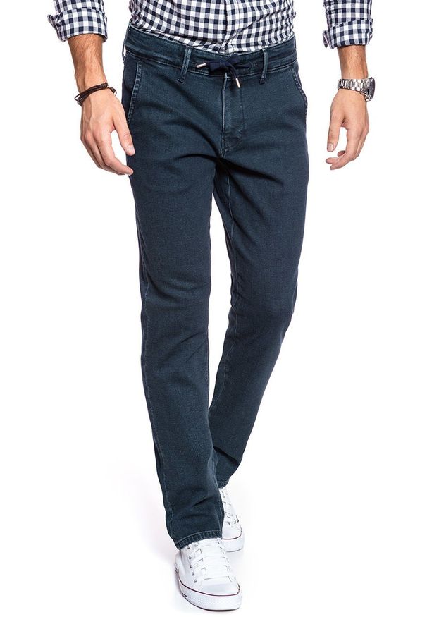Mustang - SPODNIE MĘSKIE MUSTANG Jog Chino Denim Blue 1009078 5000 880. Stan: podwyższony
