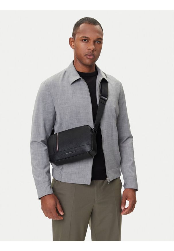 TOMMY HILFIGER - Tommy Hilfiger Saszetka Th Central Ew Reporter AM0AM13635 Czarny. Kolor: czarny. Materiał: skóra