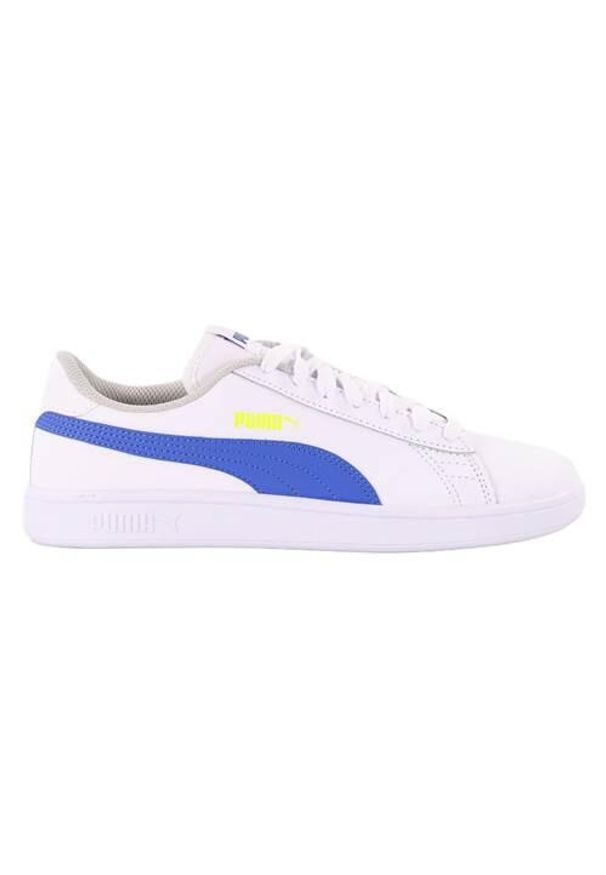 Buty do chodzenia dla dzieci Puma Smash V2 L. Kolor: biały. Materiał: materiał, syntetyk. Szerokość cholewki: normalna. Sport: turystyka piesza
