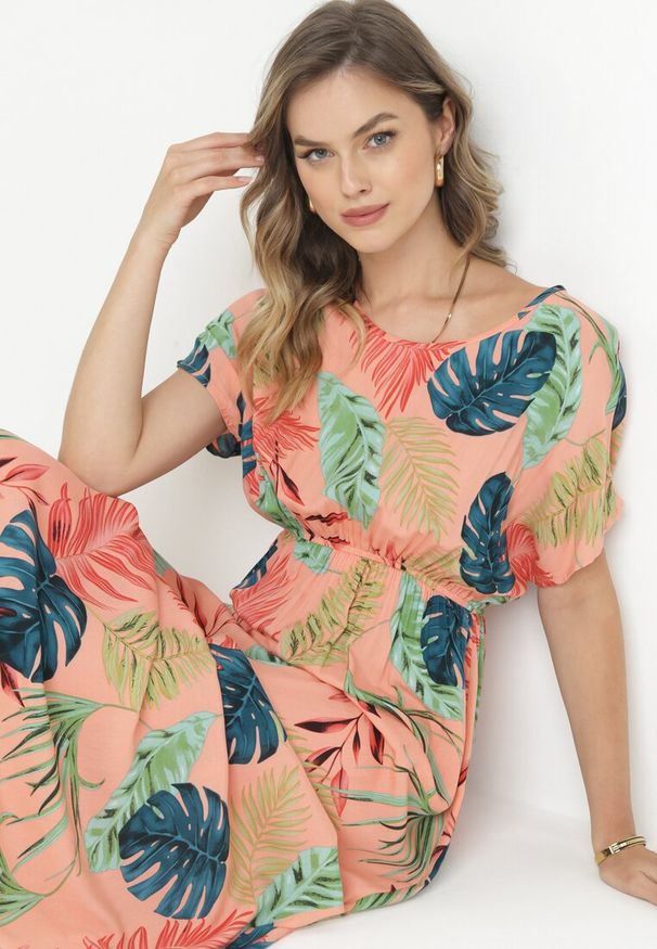 Born2be - Różowa Sukienka Maxi z Wiskozy w Kwiaty Jannatta. Kolor: różowy. Materiał: wiskoza. Wzór: kwiaty. Długość: maxi