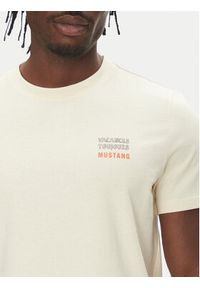 Mustang T-Shirt Austin 1016502 Beżowy Regular Fit. Kolor: beżowy. Materiał: bawełna #5