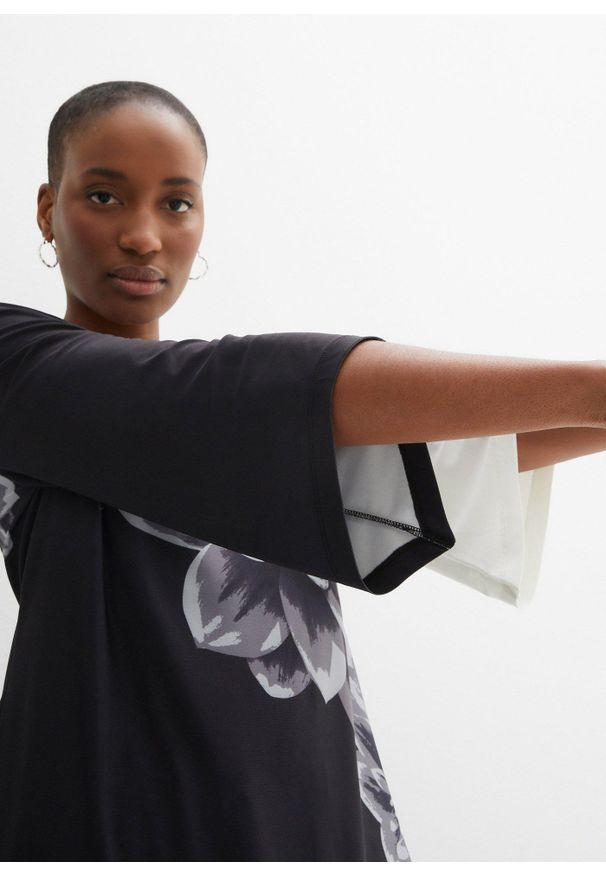 bonprix - Tunika shirtowa z nadrukiem. Kolor: czarny. Wzór: nadruk. Styl: klasyczny