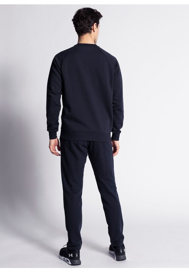 Bluza męska Under Armour Rival Fleece Crew (1357096-001). Okazja: na co dzień. Kolor: czarny. Materiał: poliester, bawełna, materiał. Długość rękawa: raglanowy rękaw. Wzór: jednolity. Styl: casual, klasyczny