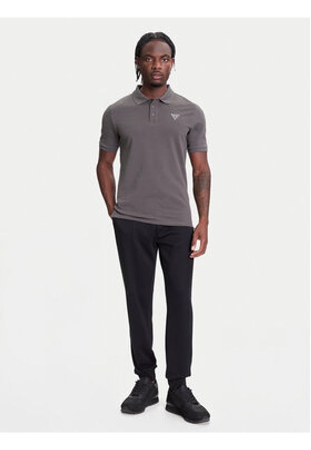 Guess Polo Z5YP02 K9WF1 Szary Regular Fit. Typ kołnierza: polo. Kolor: szary. Materiał: bawełna
