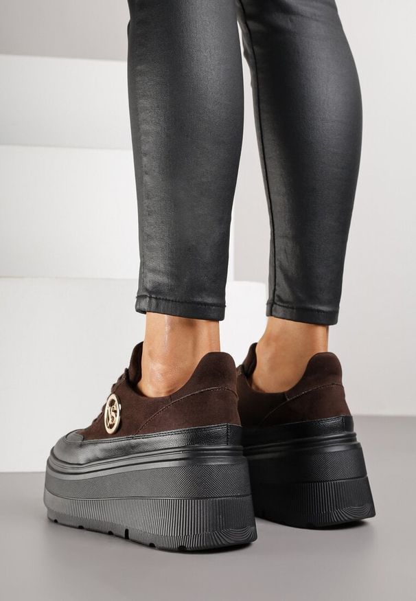 Renee - Brązowe Chunky Sneakersy Vices na Platformie z Okrągłym Detalem Sedvira. Okazja: na spacer. Nosek buta: okrągły. Kolor: brązowy. Materiał: skóra, koronka, jeans. Obcas: na platformie. Sport: turystyka piesza