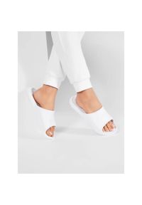 Klapki Nike Model Victori One Womens Kolor Biały. Kolor: biały, beżowy, wielokolorowy. Materiał: materiał, syntetyk
