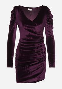 Born2be - Fioletowa Dopasowana Kopertowa Sukienka z Weluru z Bufiastymi Rękawami Ardell. Typ kołnierza: dekolt w kształcie V. Kolor: fioletowy. Materiał: welur. Wzór: aplikacja. Typ sukienki: kopertowe. Styl: klasyczny #1
