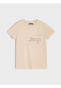 Sinsay - Bawełniana koszulka z haftem - beżowy. Kolor: beżowy. Materiał: bawełna. Wzór: haft #1