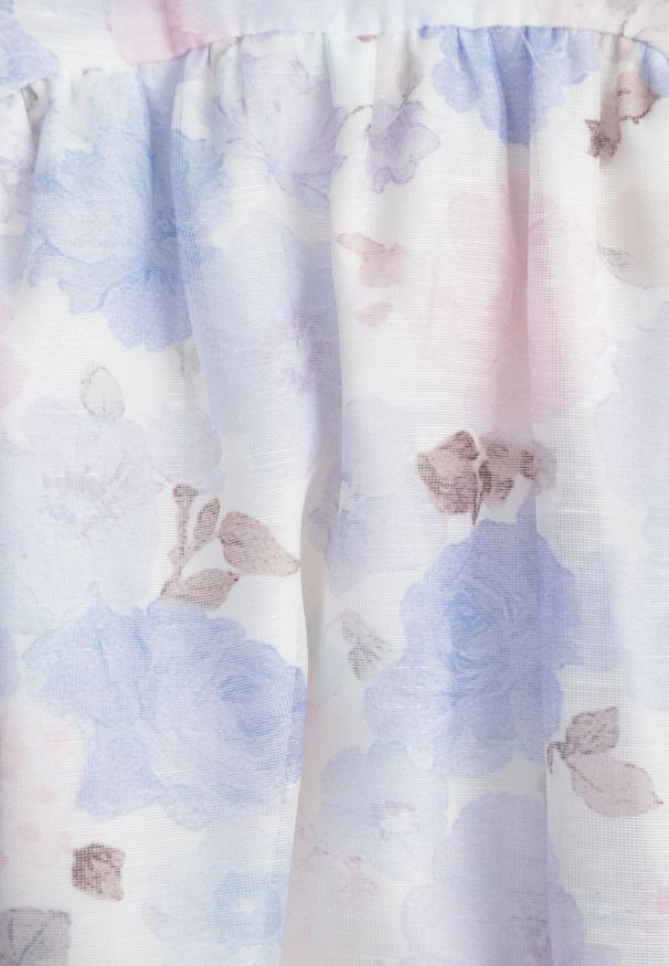 Born2be - Niebieska Romantyczna Sukienka o Rozkloszowanym Kroju na Ramiączkach w Kwiaty Isiresha. Okazja: na wesele, na co dzień, na randkę, na ślub cywilny. Kolor: niebieski. Materiał: poliester. Długość rękawa: na ramiączkach. Wzór: kwiaty. Sezon: lato. Typ sukienki: rozkloszowane, proste. Styl: casual, elegancki