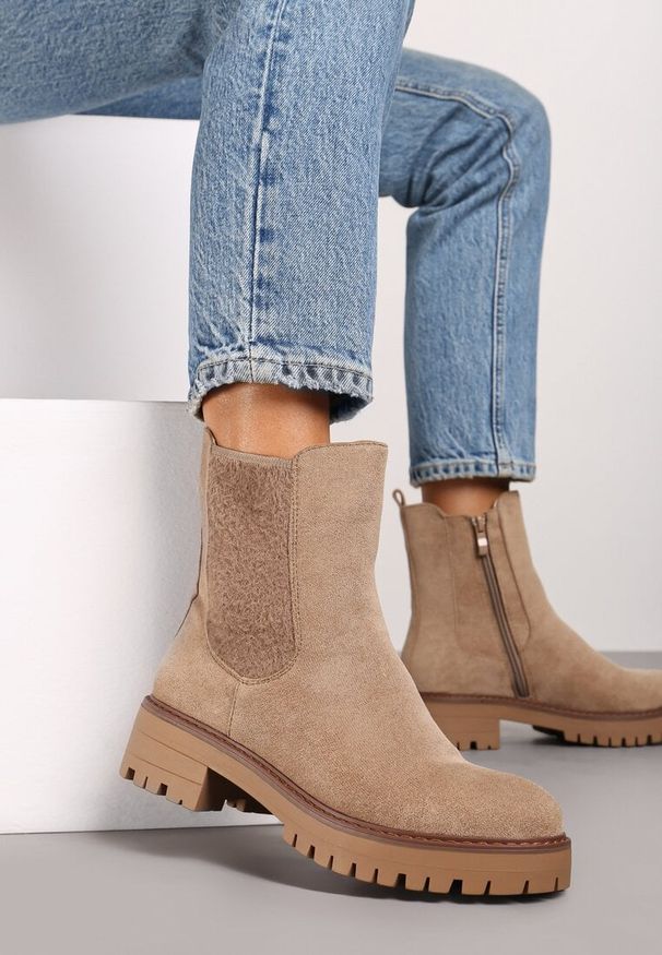 Born2be - Ciemnobeżowe Płaskie Botki w Stylu Sztybletów z Elastyczną Wstawką Belarielle. Okazja: na co dzień. Kolor: beżowy. Materiał: jeans. Obcas: na obcasie. Styl: elegancki, casual. Wysokość obcasa: niski