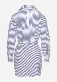 Born2be - Niebieska Koszulowa Sukienka w Paski o Dopasowanym Kroju Meveira. Okazja: na imprezę. Typ kołnierza: kołnierzyk klasyczny. Kolor: niebieski. Długość rękawa: długi rękaw. Wzór: paski. Typ sukienki: koszulowe. Styl: klasyczny #2