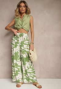 Renee - Ciemnozielone Szerokie Spodnie z Wiskozy High Waist w Kwiatowy Wzór Elaneora. Okazja: na co dzień. Stan: podwyższony. Kolor: zielony. Materiał: wiskoza. Wzór: kwiaty. Styl: elegancki, casual