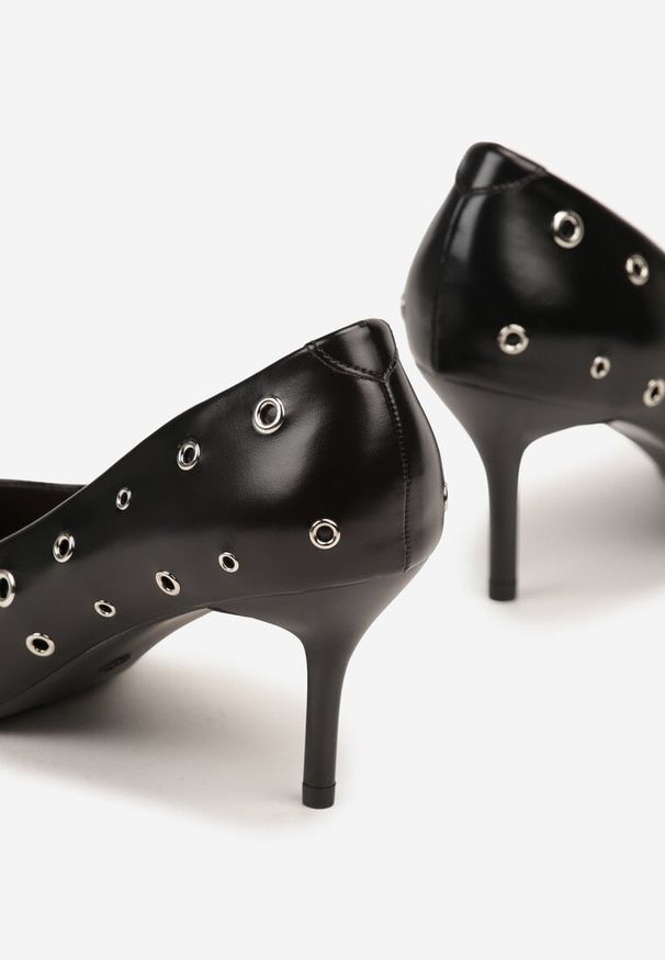 Renee - Czarne Czółenka na Szpilce Vices Ozdobione Nitami z Wkładką ze Skóry Naturalnej Rilinessa. Okazja: na co dzień, na spotkanie biznesowe, do pracy. Kolor: czarny. Materiał: skóra. Wzór: aplikacja. Obcas: na szpilce. Styl: casual, biznesowy, klasyczny