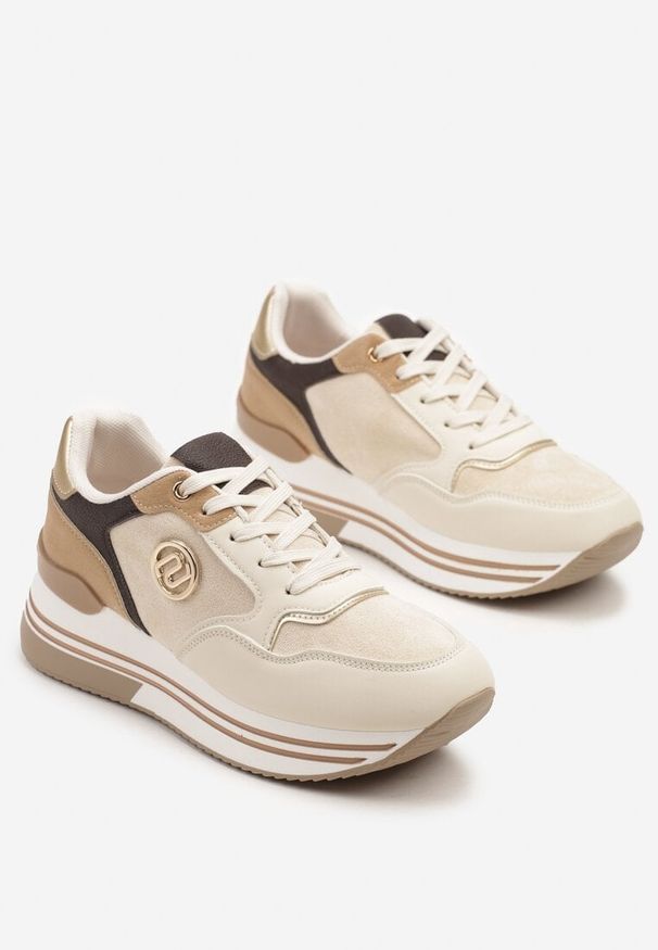 Renee - Beżowe Sneakersy na Platformie z Metaliczną Ozdobą Roniane. Okazja: na co dzień. Kolor: beżowy. Materiał: jeans. Wzór: aplikacja. Obcas: na platformie
