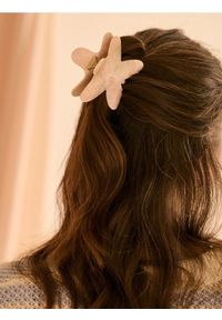 Sinsay - Klamra do włosów w kształcie rozgwiazdy - kremowy. Kolor: kremowy #1