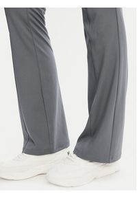 Guess Spodnie dresowe V5RB15 KCD02 Szary Regular Fit. Kolor: szary. Materiał: syntetyk #2