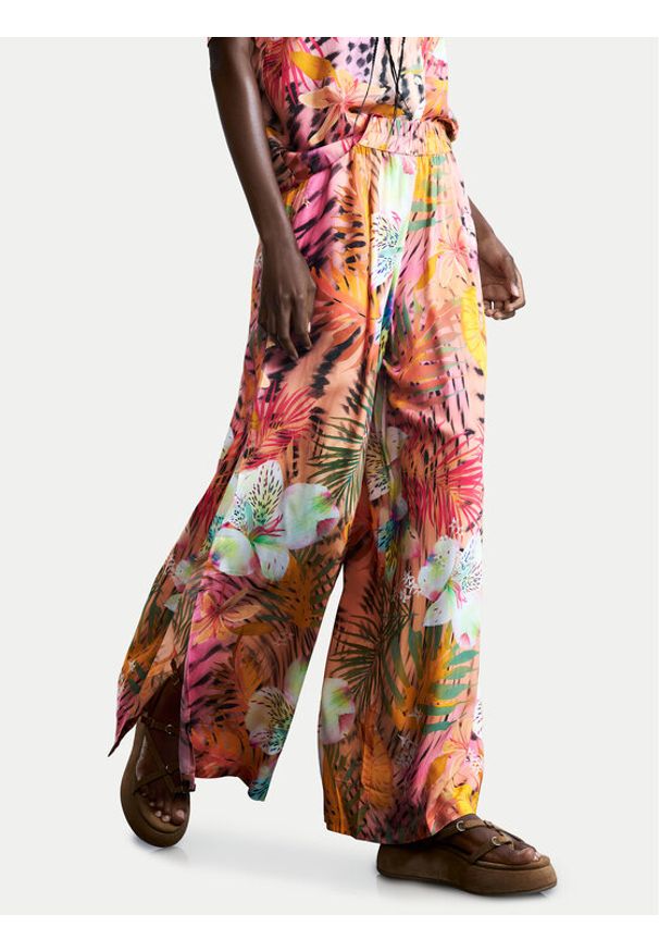 Desigual Spodnie materiałowe Swim Nasau 26SWPW56 Kolorowy Relaxed Fit. Materiał: wiskoza. Wzór: kolorowy
