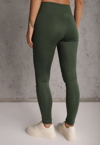 Renee - Ciemnozielone Legginsy Basic z Modelującą Wstawką w Pasie Liacan. Okazja: na co dzień. Kolor: zielony. Długość: krótkie. Styl: casual #4