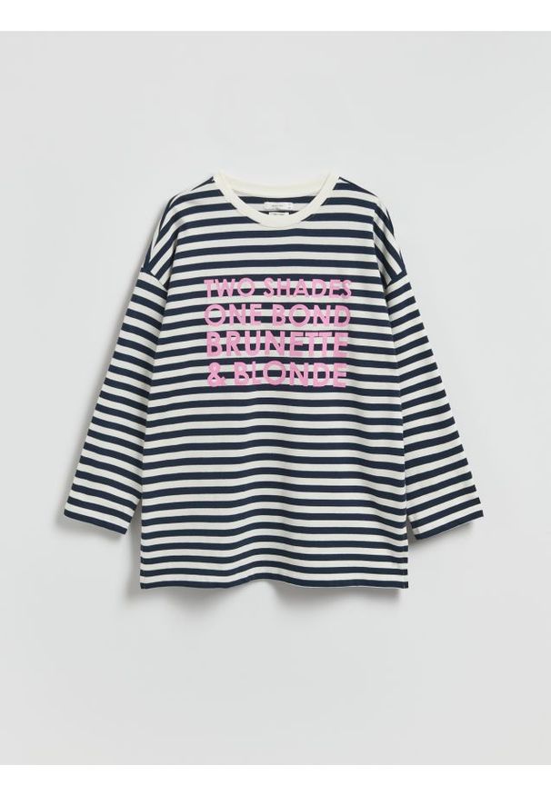 Reserved - Longleeve oversize z nadrukiem - wielobarwny. Materiał: bawełna, dzianina. Wzór: nadruk