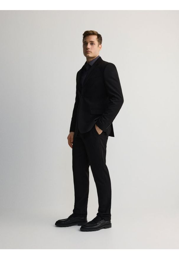 Reserved - Garniturowe spodnie slim fit - czarny. Kolor: czarny. Materiał: wiskoza, tkanina