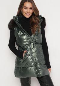 Born2be - Zielona Kamizelka Pikowana z Kapturem i Futerkiem Adamisia. Typ kołnierza: kaptur. Kolor: zielony. Materiał: futro. Wzór: aplikacja #5