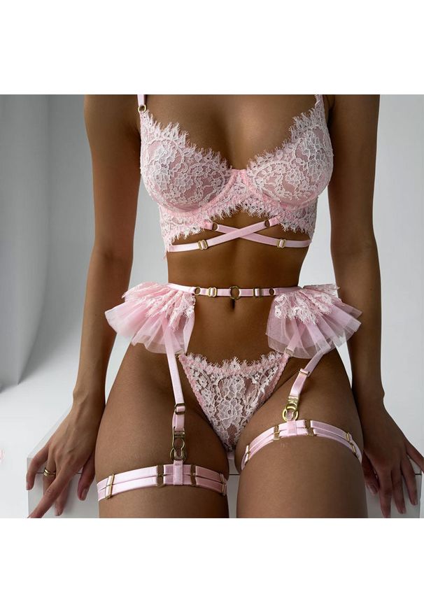 Intica - Koronkowy komplet z falbanką na romantyczne wieczory Trijnie. Kolor: czarny. Materiał: koronka. Wzór: koronka