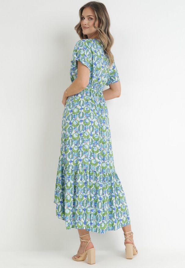 Born2be - Zielona Sukienka Maxi z Wiskozy i Wiązanym Paskiem Ambrinta. Typ kołnierza: dekolt kopertowy. Kolor: zielony. Materiał: wiskoza. Typ sukienki: kopertowe. Długość: maxi