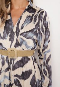 Born2be - Beżowo-Szara Kopertowa Sukienka w Abstrakcyjny Wzór z Gumką w Talii i Paskiem Zinnitaria. Okazja: na co dzień. Kolor: beżowy. Materiał: jeans. Typ sukienki: kopertowe. Styl: casual, klasyczny #4