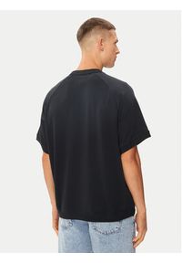 Converse T-Shirt M Retro Chuck Ss Crew 10026428-A01 Czarny Regular Fit. Kolor: czarny. Materiał: bawełna. Styl: retro