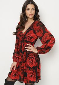 Born2be - Czarno-Czerwona Rozkloszowana Sukienka w Róże z Bufiastymi Rękawami i Marszczeniem w Talii Senarielle. Okazja: na co dzień, na imprezę. Kolor: czarny. Materiał: skóra. Sezon: wiosna. Styl: casual, elegancki #6
