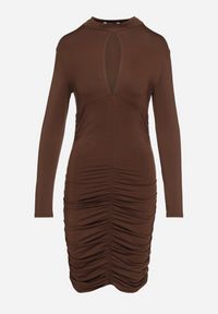 Born2be - Brązowa Sukienka Dopasowana z Marszczeniami i Wycięciem na Dekolcie Zaivina. Kolor: brązowy. Materiał: wiskoza. Typ sukienki: proste. Styl: wizytowy, klasyczny #5