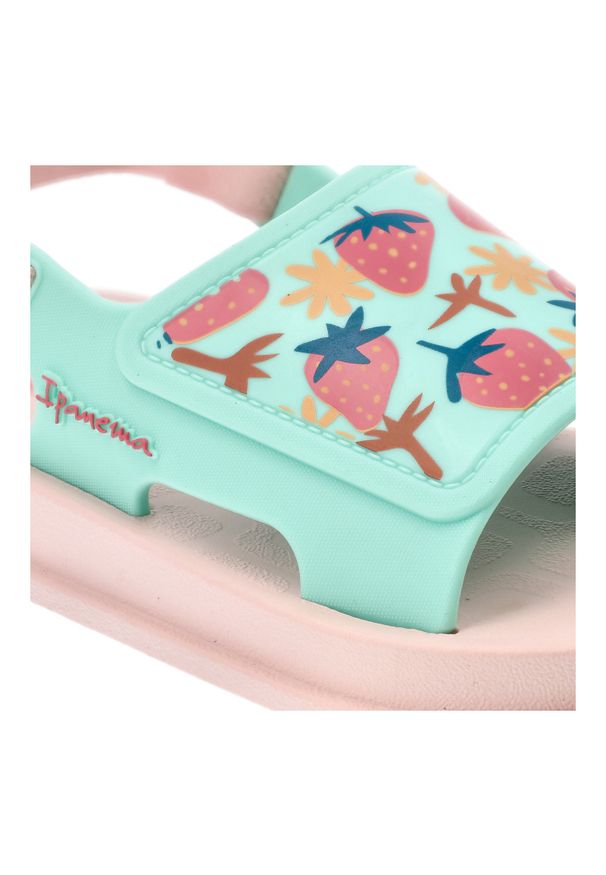 Różowe Sandały Ipanema Śliczne Obuwie Dla Dziewczynki. Nosek buta: otwarty. Zapięcie: pasek. Kolor: zielony. Materiał: materiał, syntetyk. Wzór: kolorowy. Styl: młodzieżowy