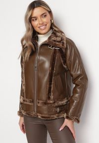 Born2be - Brązowa Kurtka Pilotka z Ekoskóry i Futerkiem Xerodia. Kolor: brązowy. Materiał: futro. Wzór: aplikacja, paski. Styl: elegancki #5
