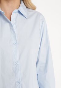 Born2be - Jasnoniebieska Koszula na Guziki z Podwijanymi Rękawami Astarial. Okazja: na spotkanie biznesowe. Kolor: niebieski. Długość rękawa: długi rękaw. Długość: długie. Styl: biznesowy, klasyczny, elegancki #3