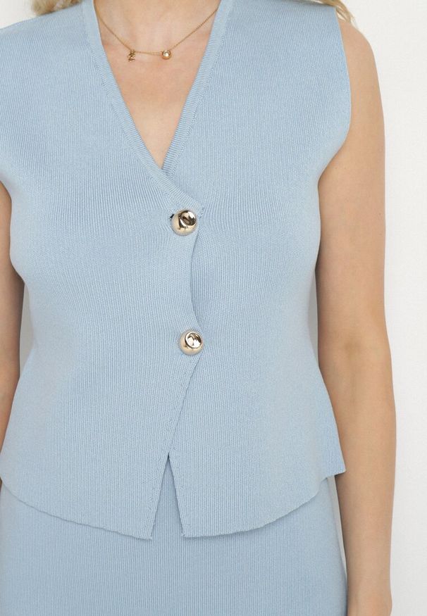 Born2be - Jasnoniebieski Dzianinowy Komplet z Wiskozą Kamizelka na Guziki i Rozkloszowana Spódnica Felinelle. Kolor: niebieski. Materiał: wiskoza, dzianina. Wzór: bez wzorów