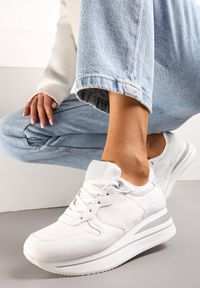 Renee - Białe Sneakersy na Ozdobnej Platformie Anarinna. Kolor: biały. Obcas: na platformie