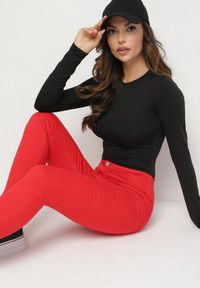 Born2be - Czerwone Dopasowane Bawełniane Spodnie Irinaes. Okazja: na co dzień. Kolor: czerwony. Materiał: bawełna. Wzór: aplikacja. Styl: klasyczny, casual, elegancki