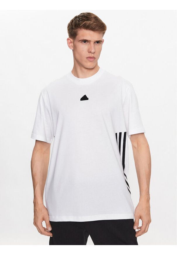 Adidas - adidas T-Shirt IN1612 Biały Loose Fit. Kolor: biały. Materiał: bawełna